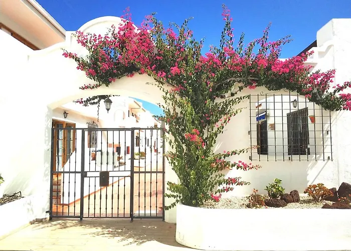 아파트 Port Royal Apartments, Heated Pool, Speed Wifi, Terrace 아로나