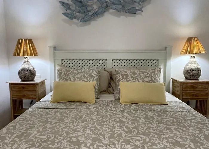 아파트 Port Royal Apartments, Heated Pool, Speed Wifi, Terrace 아로나