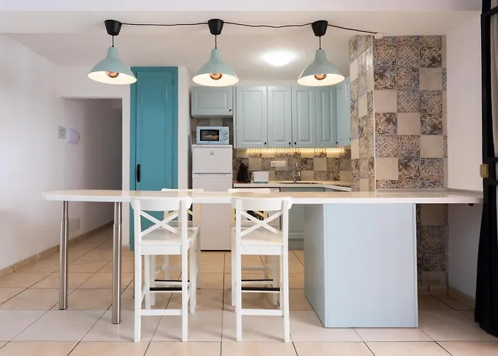 Port Royal Apartments, Heated Pool, Speed Wifi, Terrace
