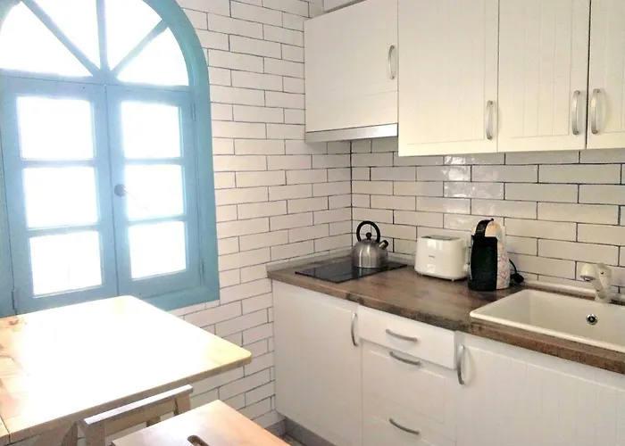 Port Royal Apartments, Heated Pool, Speed Wifi, Terrace شقة
