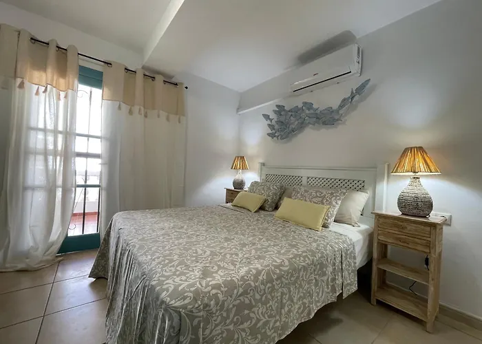Port Royal Apartments, Heated Pool, Speed Wifi, Terrace شقة *
