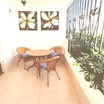 Port Royal Apartments, Heated Pool, Speed Wifi, Terrace شقة أرونا