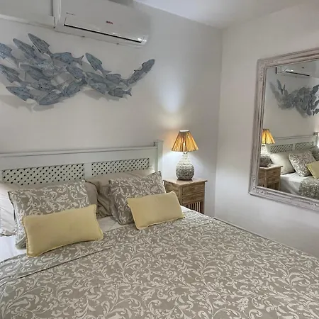 Port Royal Apartments, Heated Pool, Speed Wifi, Terrace شقة أرونا